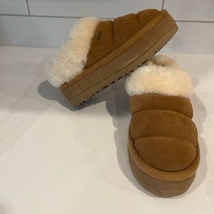Women’s UGG Tazzlita Slippers 

*never worn/still in box